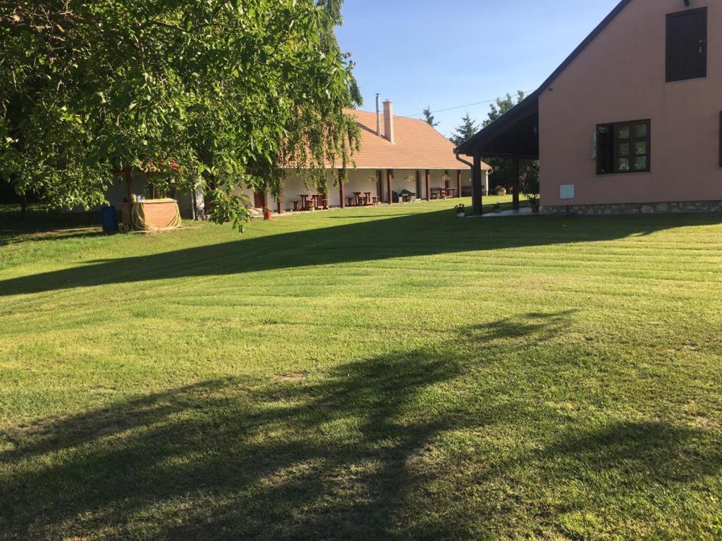 Vadaspuszta Vendeghaz Csatka Exterior photo