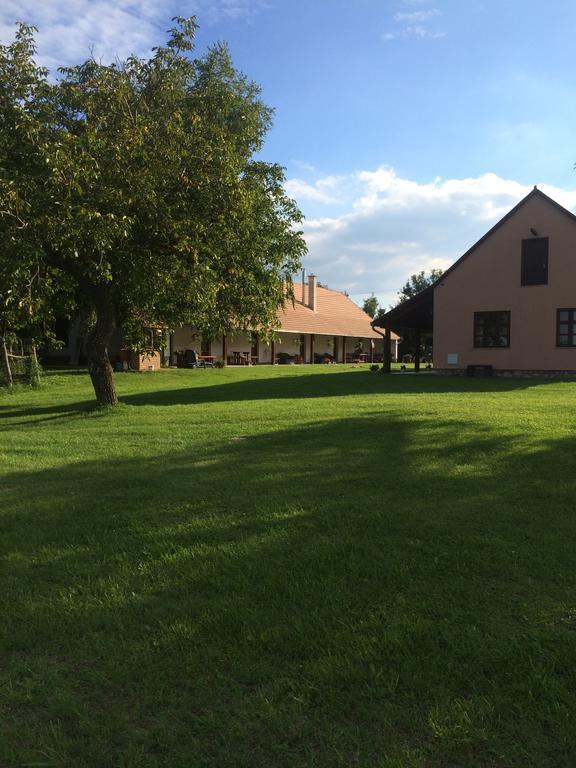 Vadaspuszta Vendeghaz Csatka Exterior photo